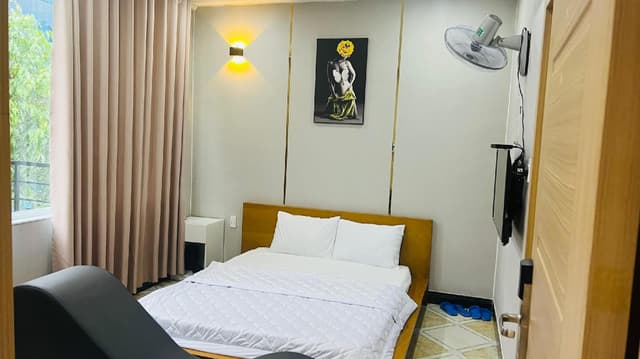 Deluxe Queen Room 2