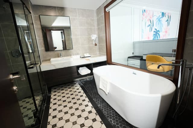 Executive Lake View Room