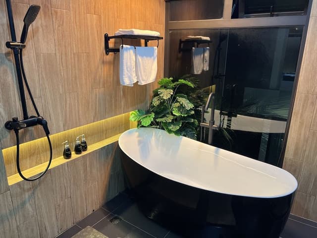 Family Single Room, 1 King Bed, Private Bathroom, Garden View