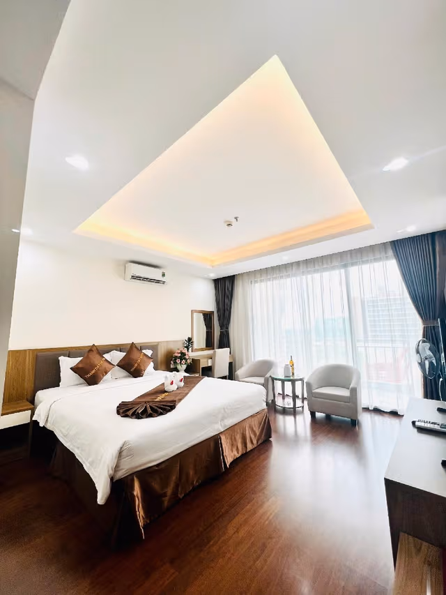 Standard - 1 Queen Bed with Balcony