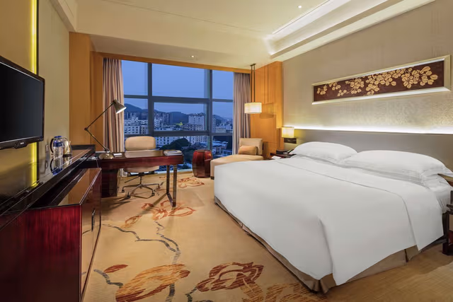 KING HILTON EXECUTIVE