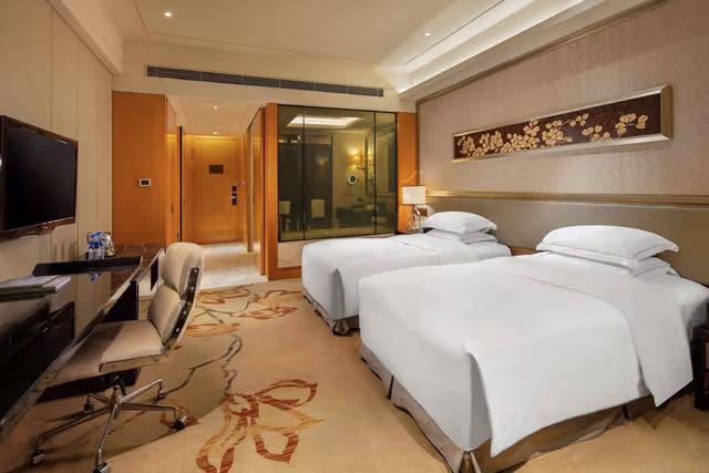 TWIN HILTON EXECUTIVE