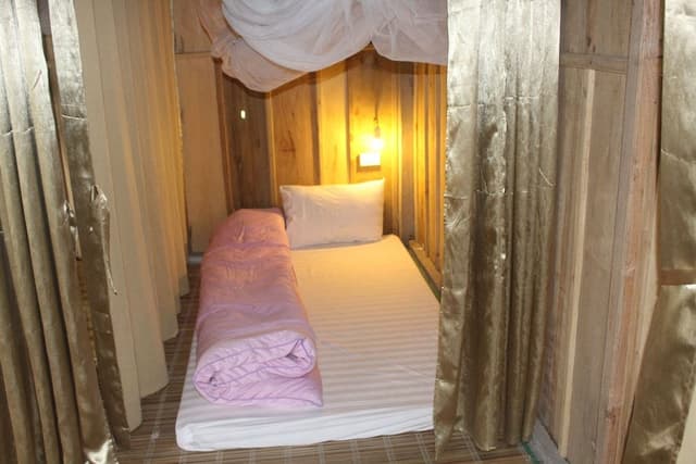 Bed in 16-Bed Mixed Dormitory (Mattresses Only)