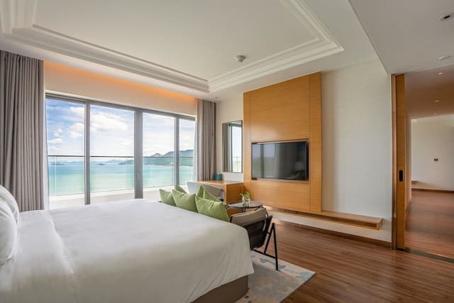 Executive Suite Oceanfront