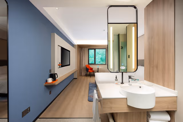 1 King Standard Extra Floor Space