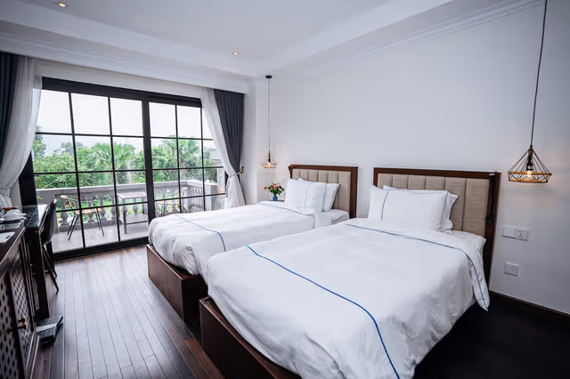 Twin Room with Balcony and Private Bathroom
