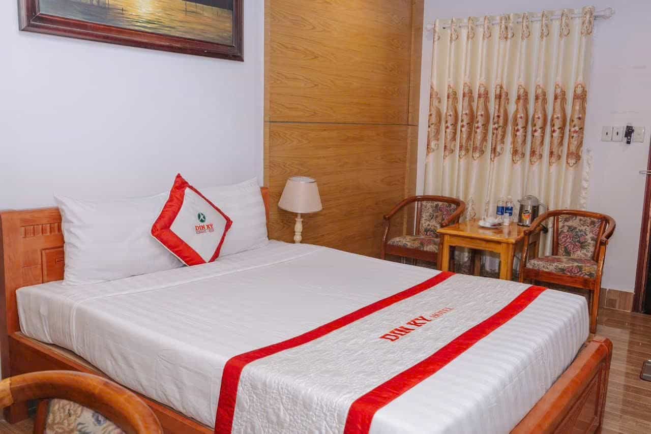 Khách sạn Dìn Ký Cổng Chào Bình Dương