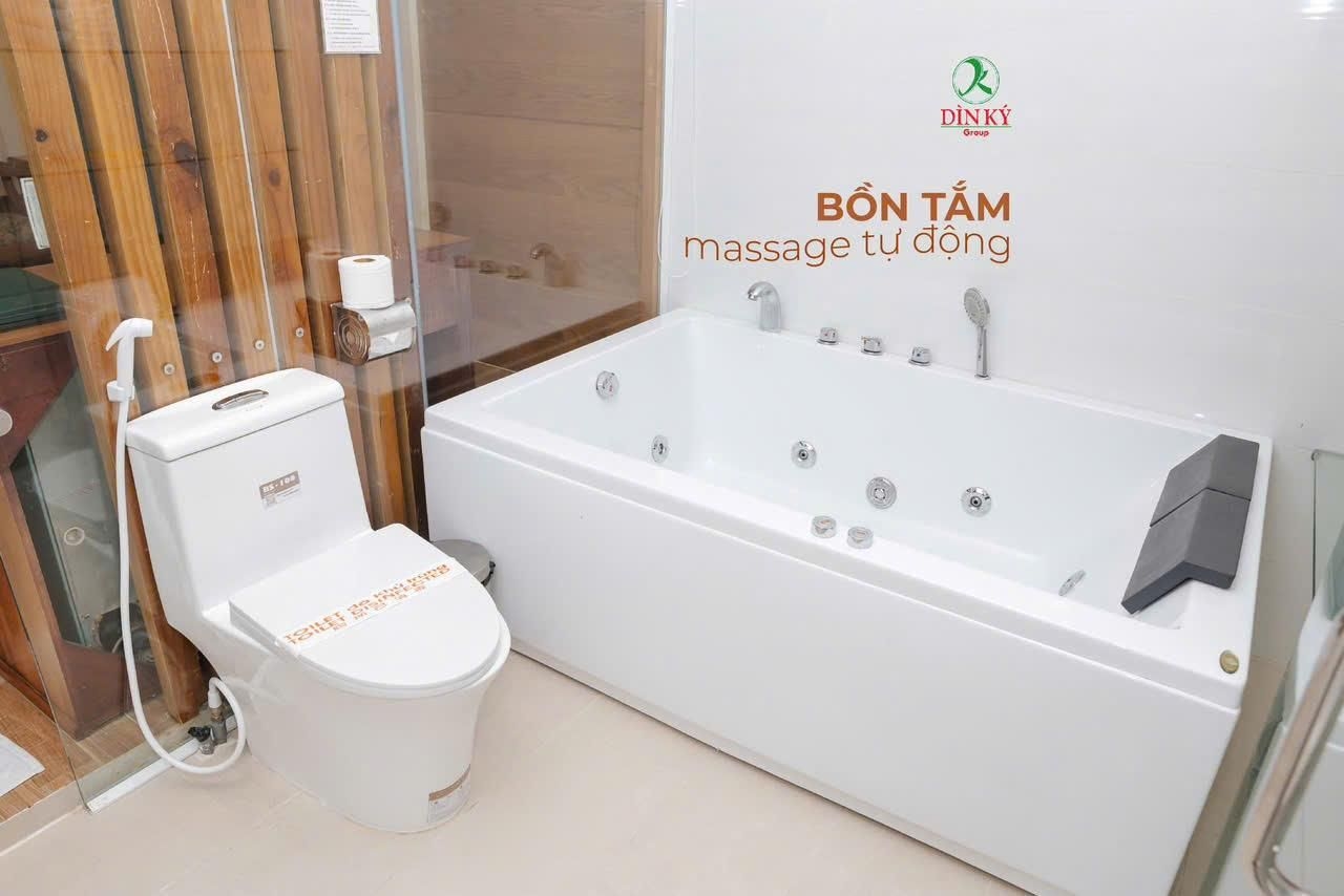 Khách sạn Dìn Ký Cổng Chào Bình Dương3
