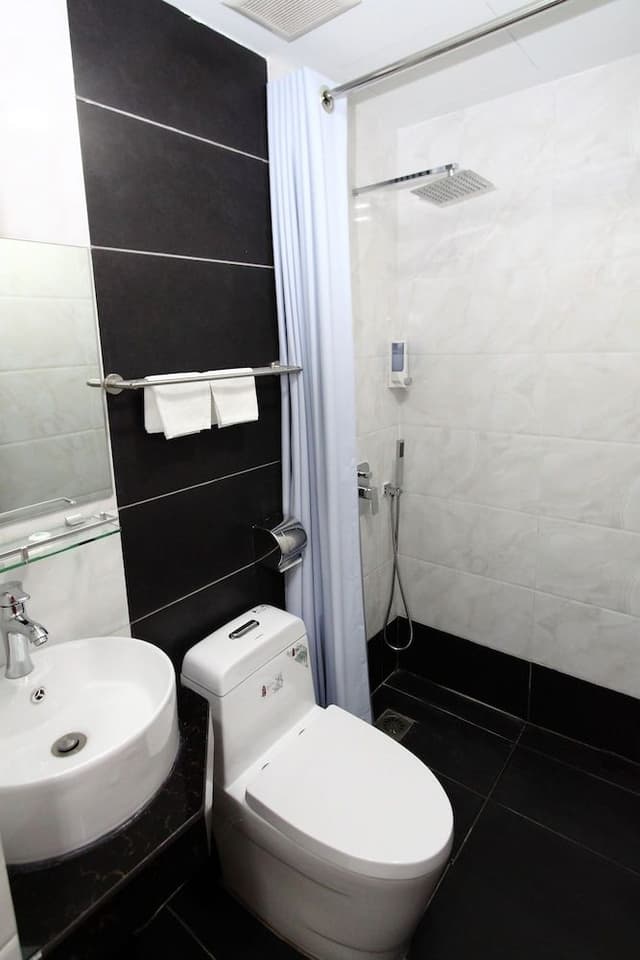 Deluxe Room, 1 Queen Bed, No Windows