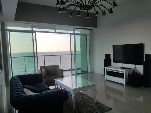อพาร์ตเมนต์ 3 ห้องนอน 3 ห้องน้ำส่วนตัว ขนาด 227 ตร.ม. – ศูนย์การพาณิชย์ (Miri Bay Resort Condo, Beach sea view(6-8 Pax))4