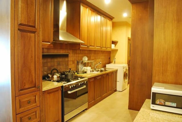4 Bedroom Apartment - 2 King, 1 Queen, 1 Single