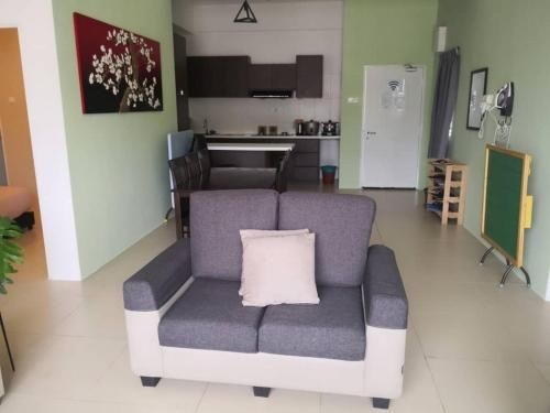 อพาร์ตเมนต์ 4 ห้องนอน 2 ห้องน้ำส่วนตัว ขนาด 114 ตร.ม. – ทานาห์ ราตะ (Homestay S1311 (10 pax) @ Golden Hills NightMarket)1
