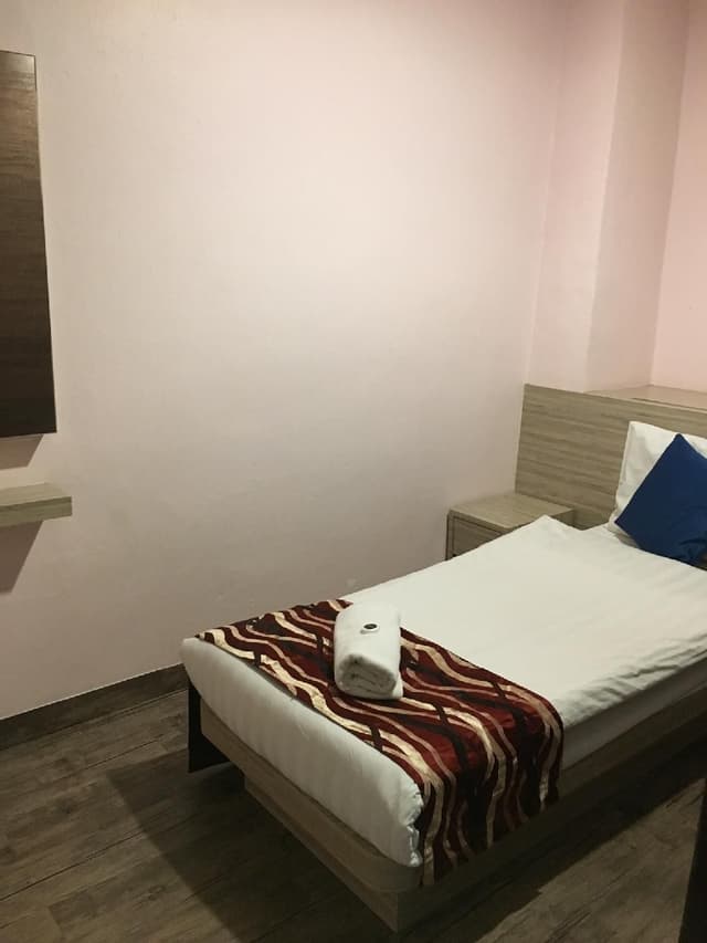 Single Room with Shared Bathroom