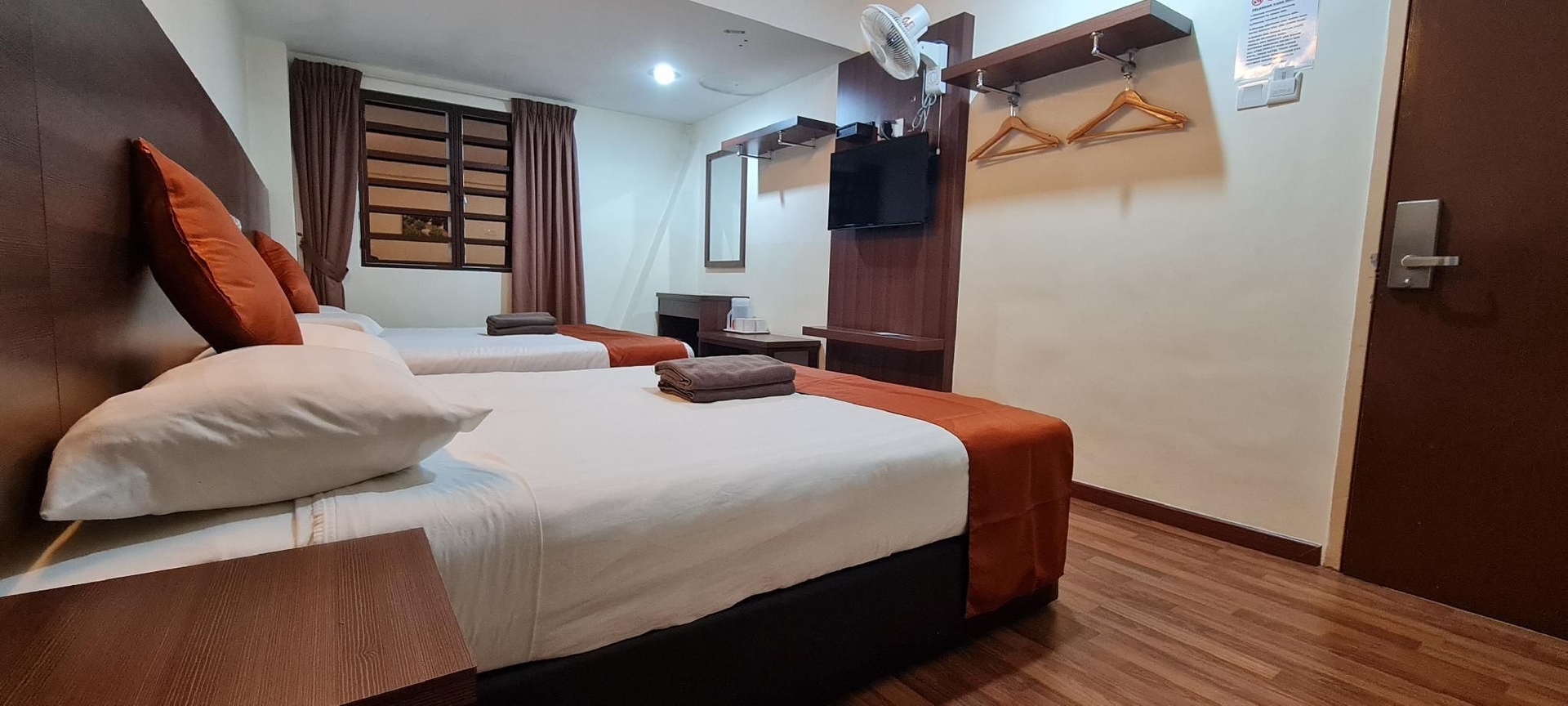 Big Red Hotel2