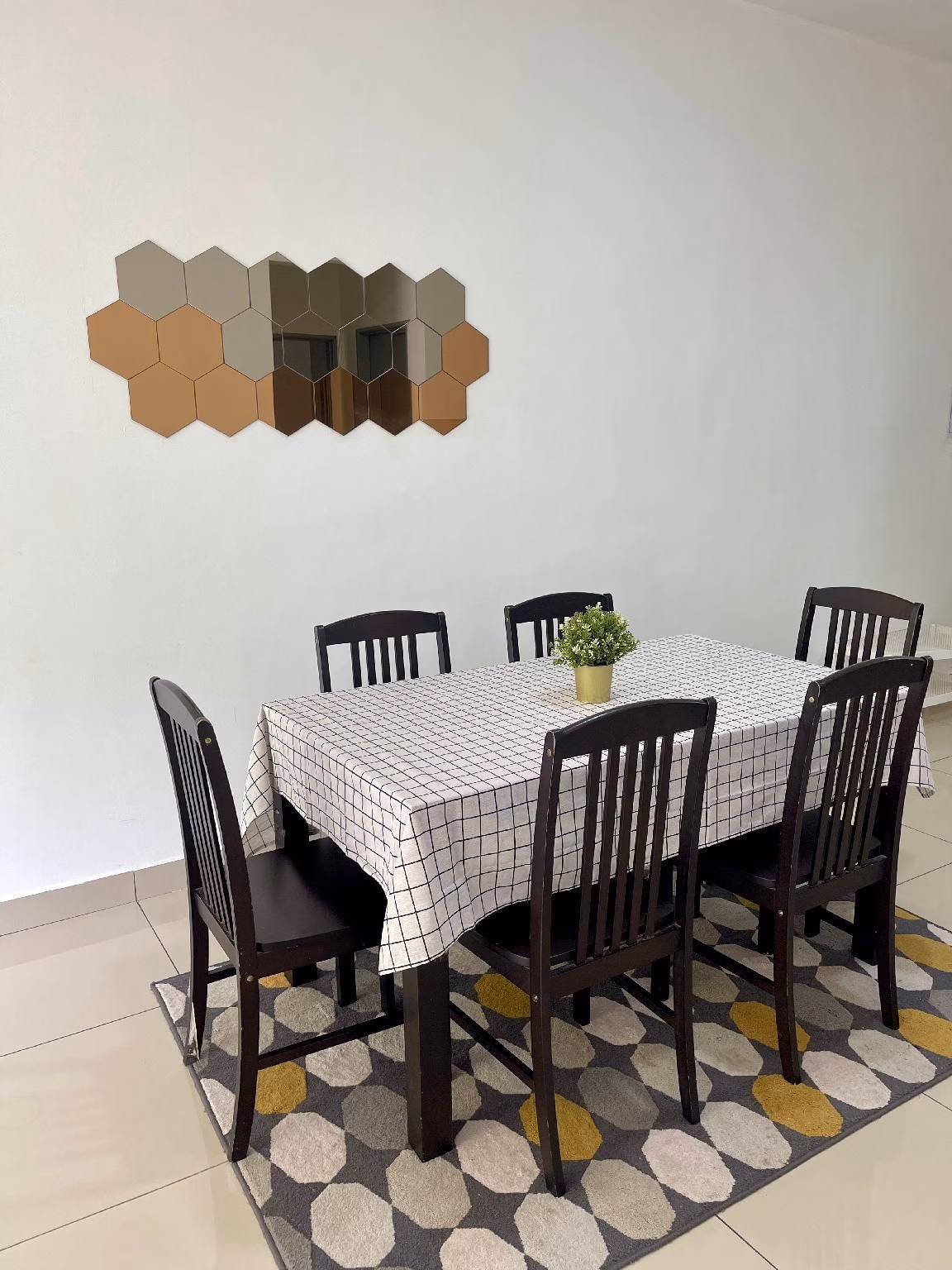 เอลล่าเรสซิเดนซ์โฮมสเตย์ (Ella Residence Homestay)1