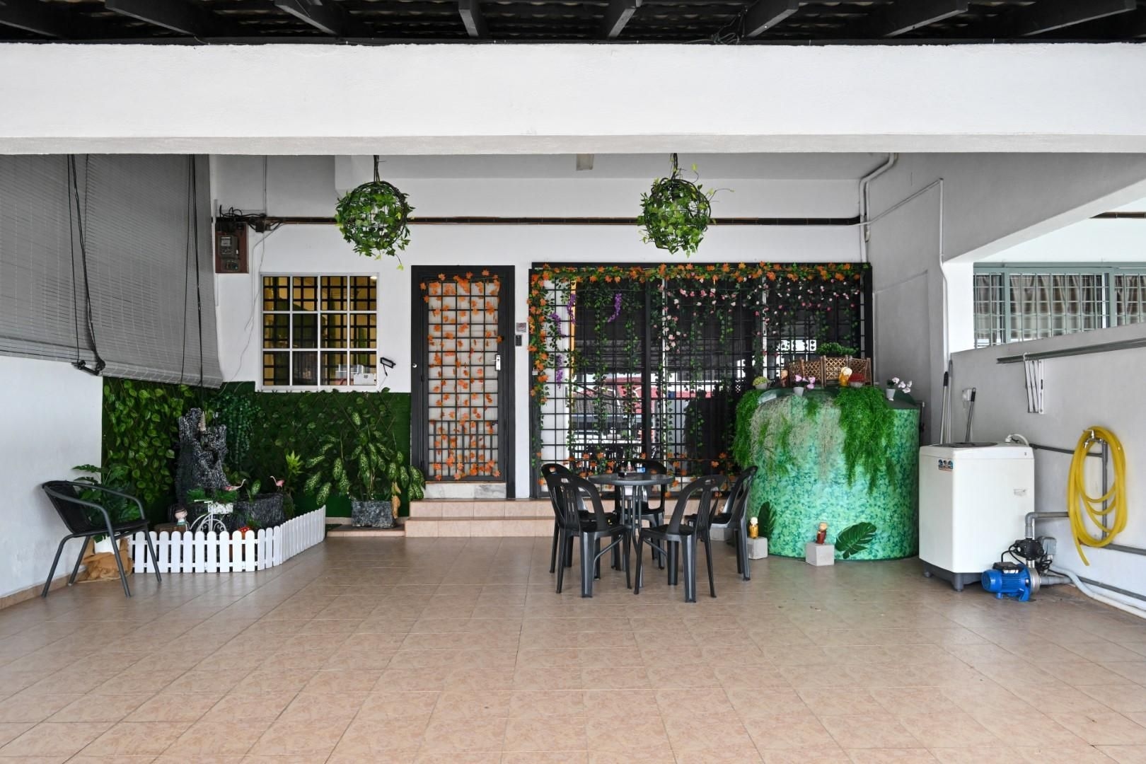 Warm House Alor Akar Linked House 6BR 15pax3