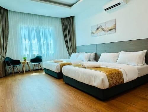 Deluxe Queen Room