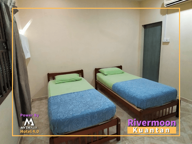 Standard Twin with Private Bathroom