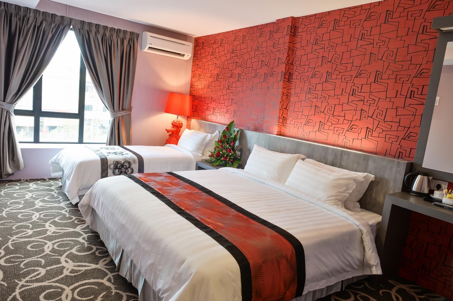 โรงแรมเดอ ชอง (De Champs Hotel)4