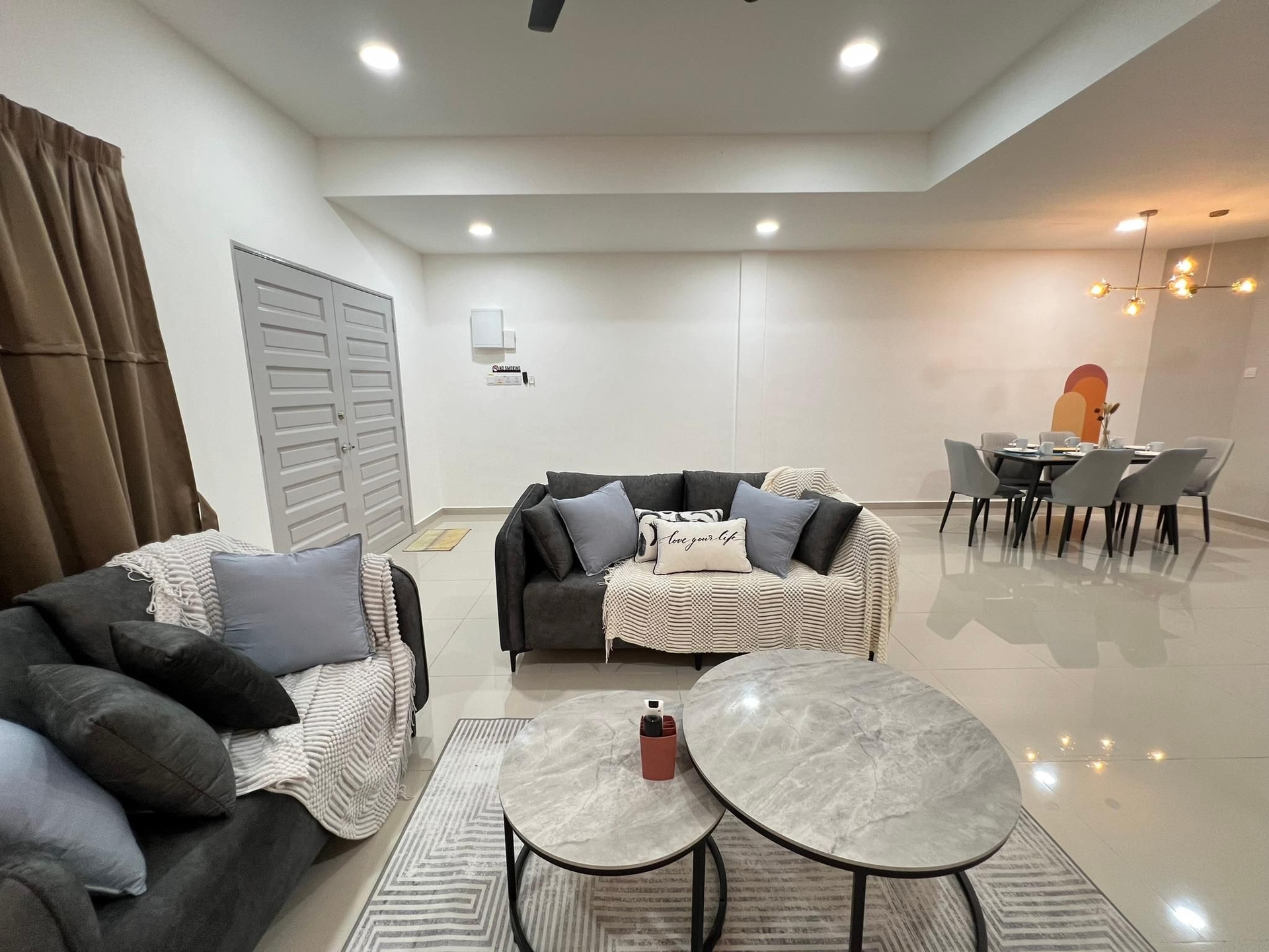 อพาร์ตเมนต์ 4 ห้องนอน 3 ห้องน้ำส่วนตัว ขนาด 230 ตร.ม. – เมืองกวนตัน (FunkyVila4 14Pax 4BR Near188Tower, ArtStreet, HTTA)1