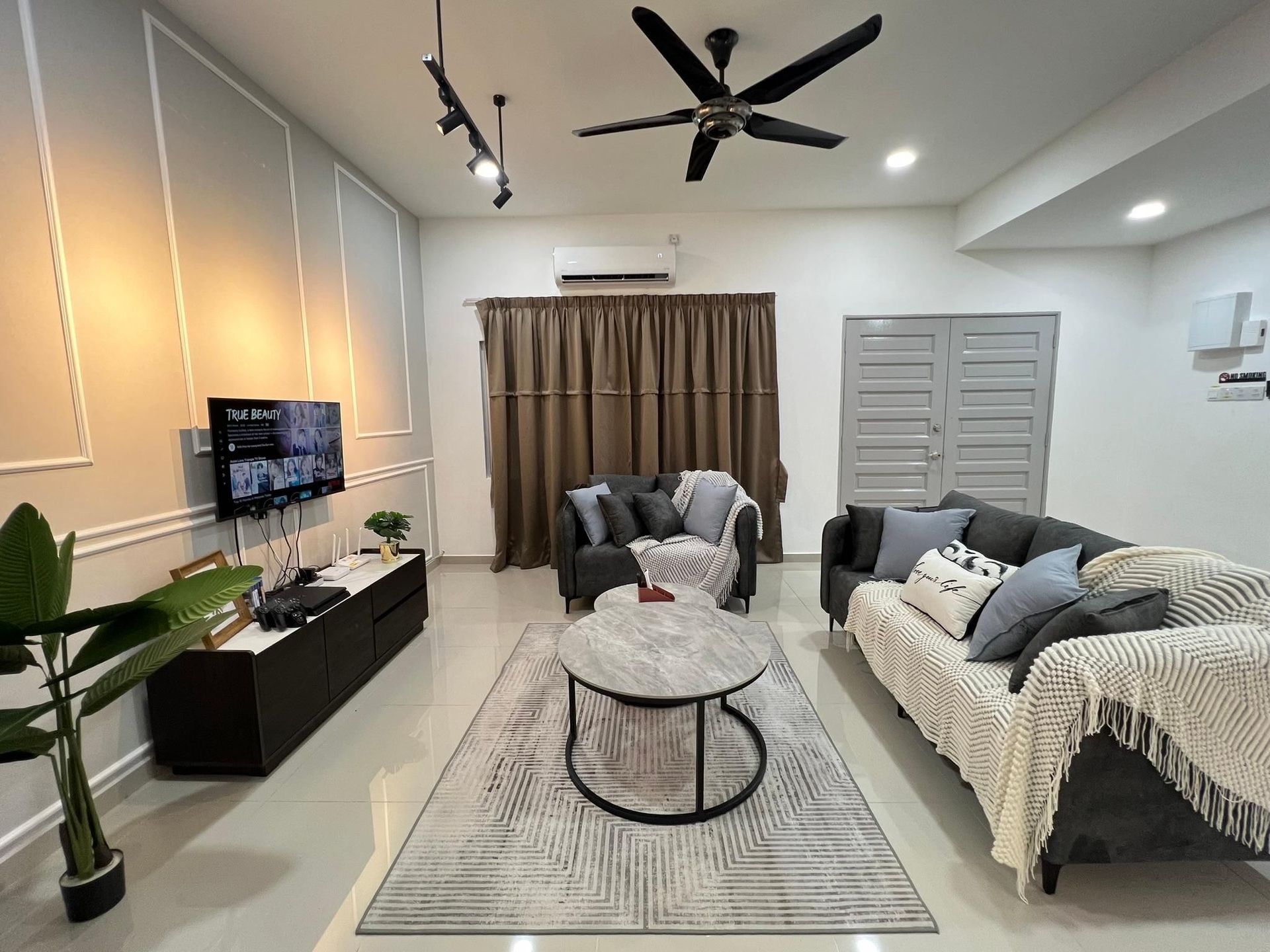 อพาร์ตเมนต์ 4 ห้องนอน 3 ห้องน้ำส่วนตัว ขนาด 230 ตร.ม. – เมืองกวนตัน (FunkyVila4 14Pax 4BR Near188Tower, ArtStreet, HTTA)0