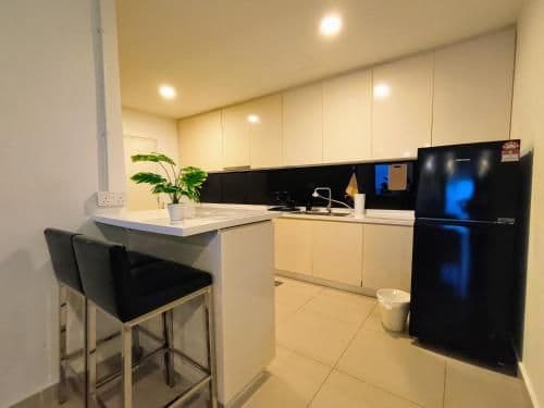 Three Bedroom Apartment with Mountain View