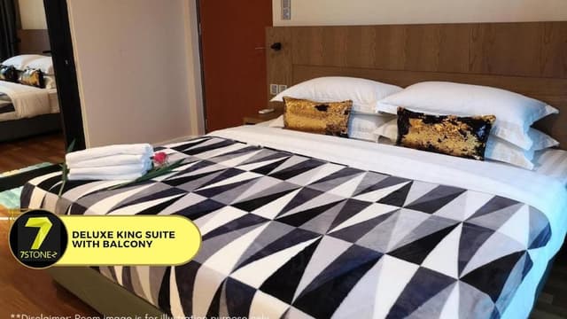 Deluxe King Suite with Balcony