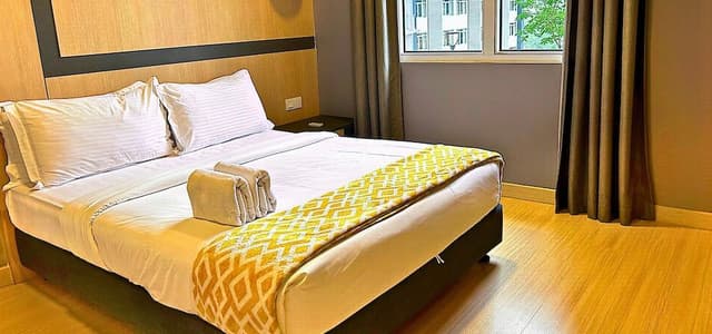 1-Bedroom Deluxe King Suite with Balcony
