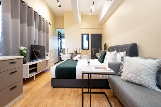 Deluxe One-Bedroom Suite