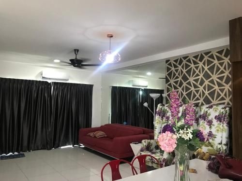 อพาร์ตเมนต์ 3 ห้องนอน 2 ห้องน้ำส่วนตัว ขนาด 1238 ตร.ม. – ใจกลางเมืองชะห์อลาม (Luxury Homestay With Pool View @ EMIRA RESIDENCE)2