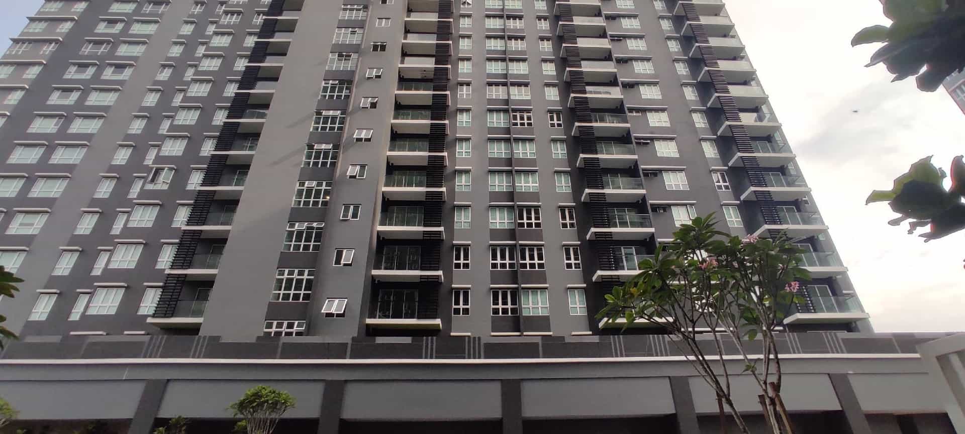Bukit Rimau Roomy Master Bedroom with Facilities
