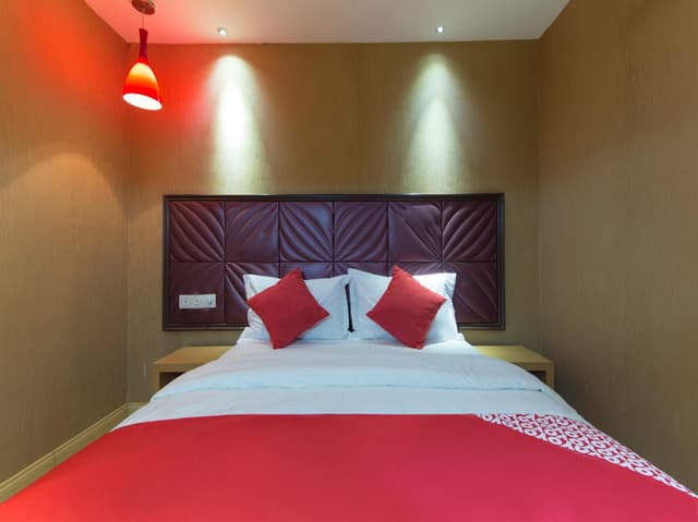 Deluxe Queen Room