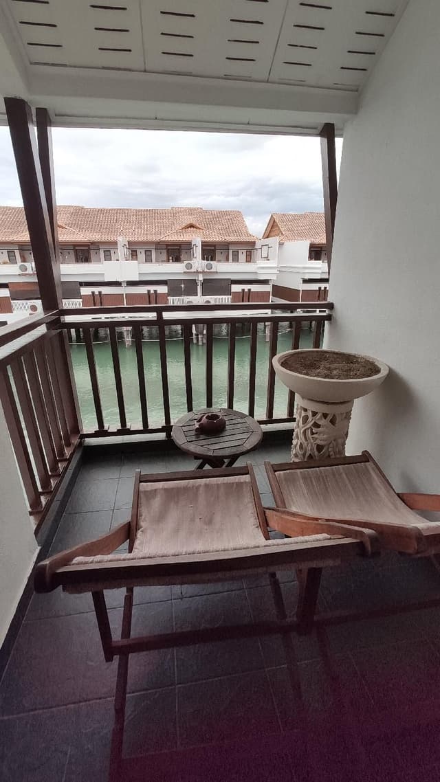 Deluxe Water Chalet (Upper)