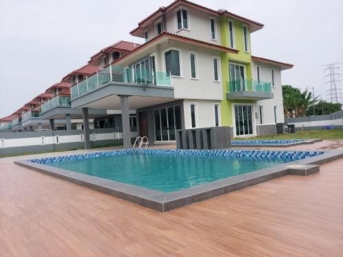 อัลไพน์ พอร์ต ดิกสัน ทามัน คิอาร่า 2 โฮมสเตย์ เซมิ-ดี (Alpine Port Dickson Taman Kiara 2 Homestay Semi-D)0