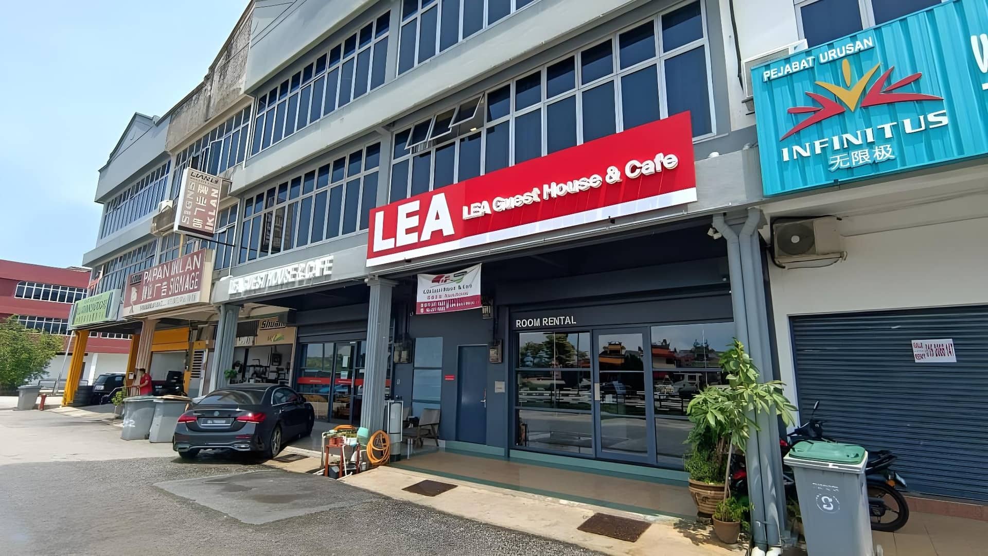 Lea Guest House & Cafe Lukut Lea Guest House & Cafe Lukut