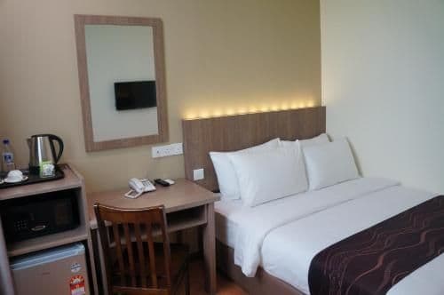 Deluxe Queen Room