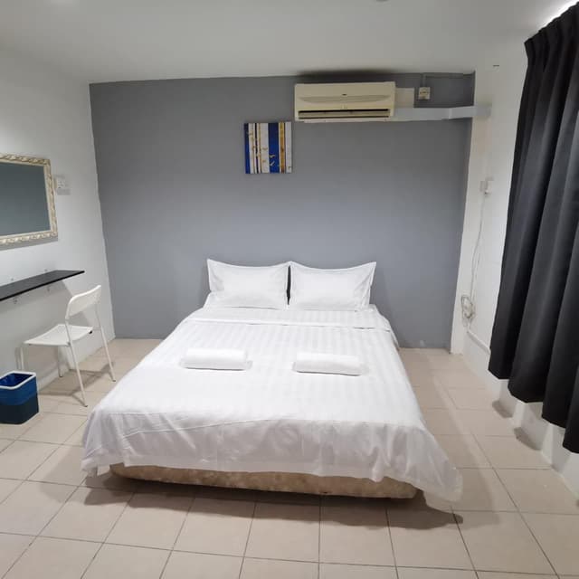 Deluxe Queen Room