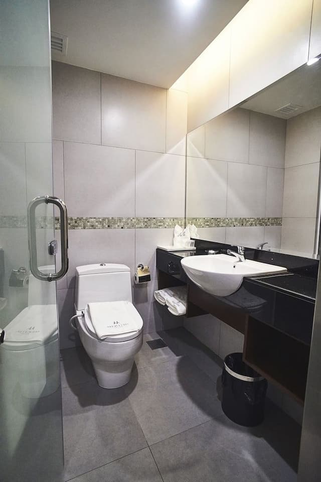 Deluxe Triple Room, City View