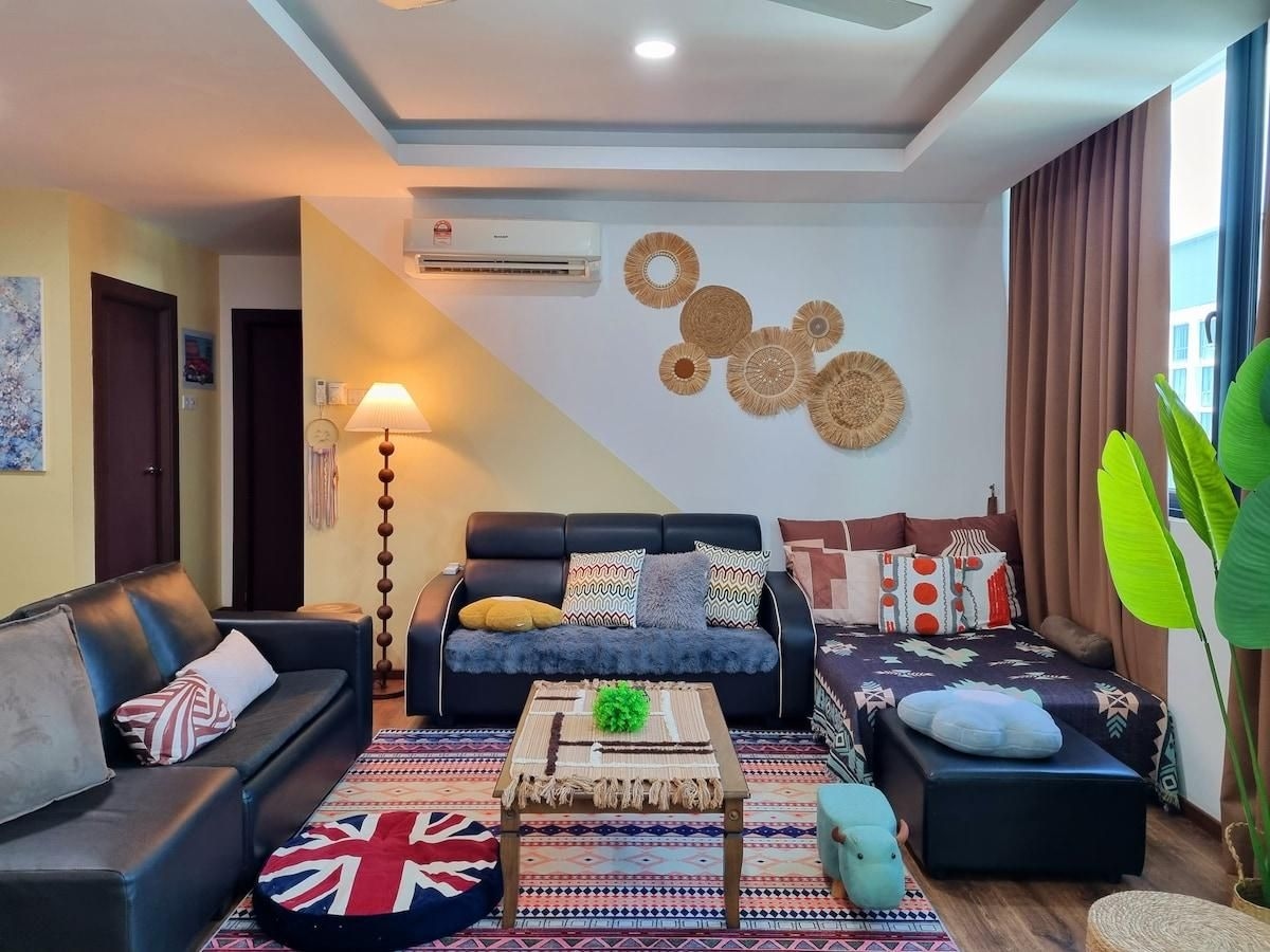 อพาร์ตเมนต์ 3 ห้องนอน 2 ห้องน้ำส่วนตัว ขนาด 94 ตร.ม. – กลางเมืองกูชิง (vivacity 3BR family apt nr center town kch)3
