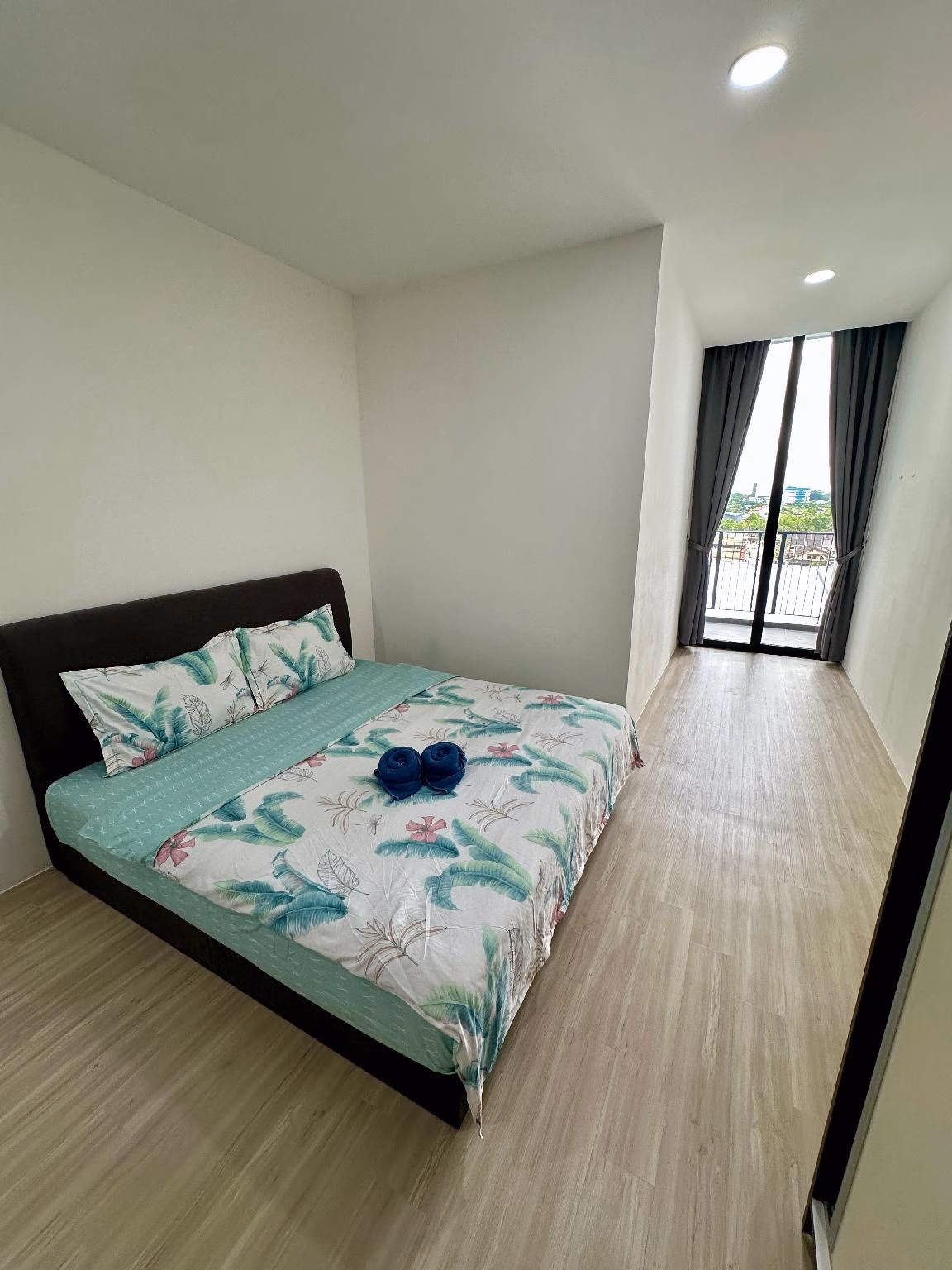 อพาร์ตเมนต์ 4 ห้องนอน 3 ห้องน้ำส่วนตัว ขนาด 1400 ตร.ม. – กลางเมืองกูชิง (Podium Premium 4 Bed Room)0