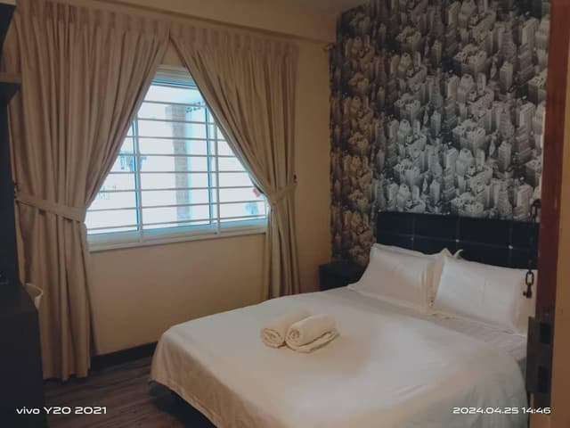 Queen Room with Shared Bathroom