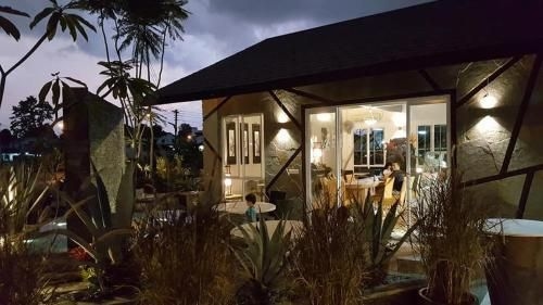 เดอะ กรีน คอทเทจ (The Green Cottage)0