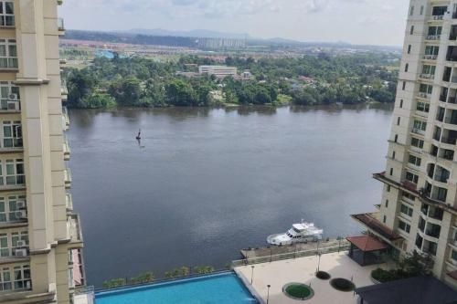 เออร์เบิน ริเวอร์วิว คัปเปิล สวีท ริเวอร์รีน กูชิง (Urban Riverview Couple Suite Riverine Kuching)1
