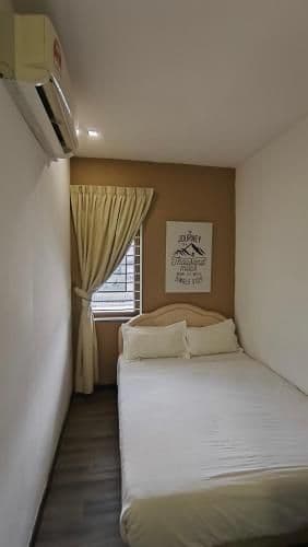 Queen Room with Shared Bathroom