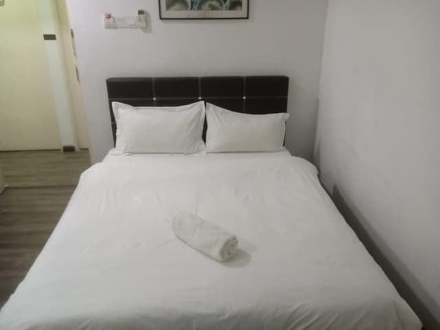 Queen Room with Private External Bathroom