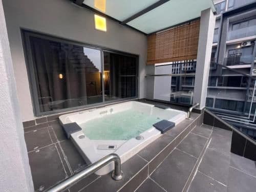 Deluxe Jacuzzi