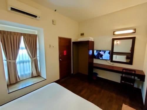 Queen Bedroom