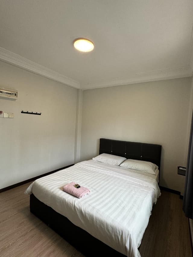 Deluxe Queen Bed