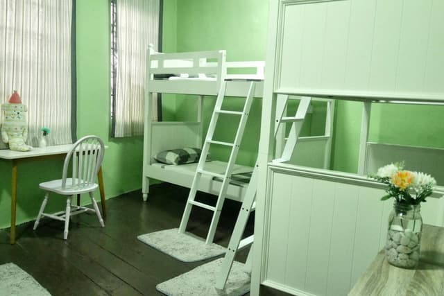 Family Room for 6 People with Shared Bathroom