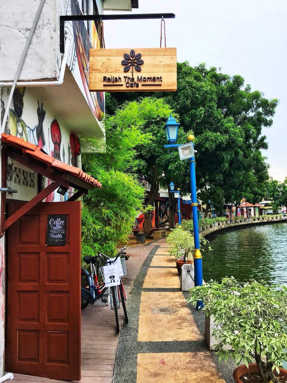 รีลิช เดอะโมเมนต์ รีลิช เดอะโมเมนต์
